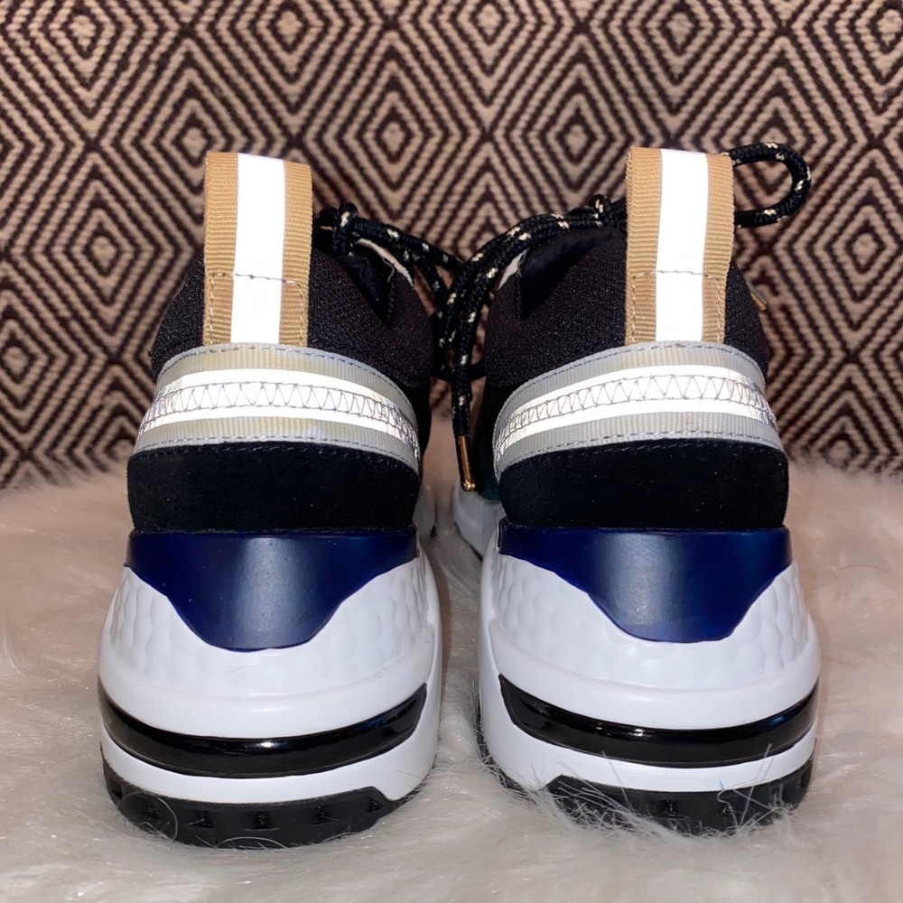 Sneakers - Picture 3 of 4